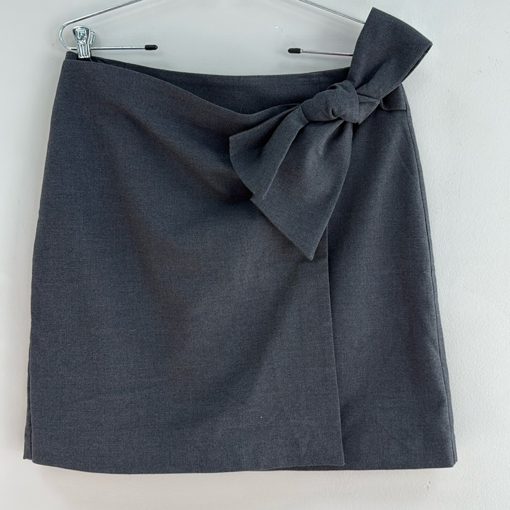 LOFT Gray Lined Mini Skirt with Front Wrap - Size 10 - Gently Worn